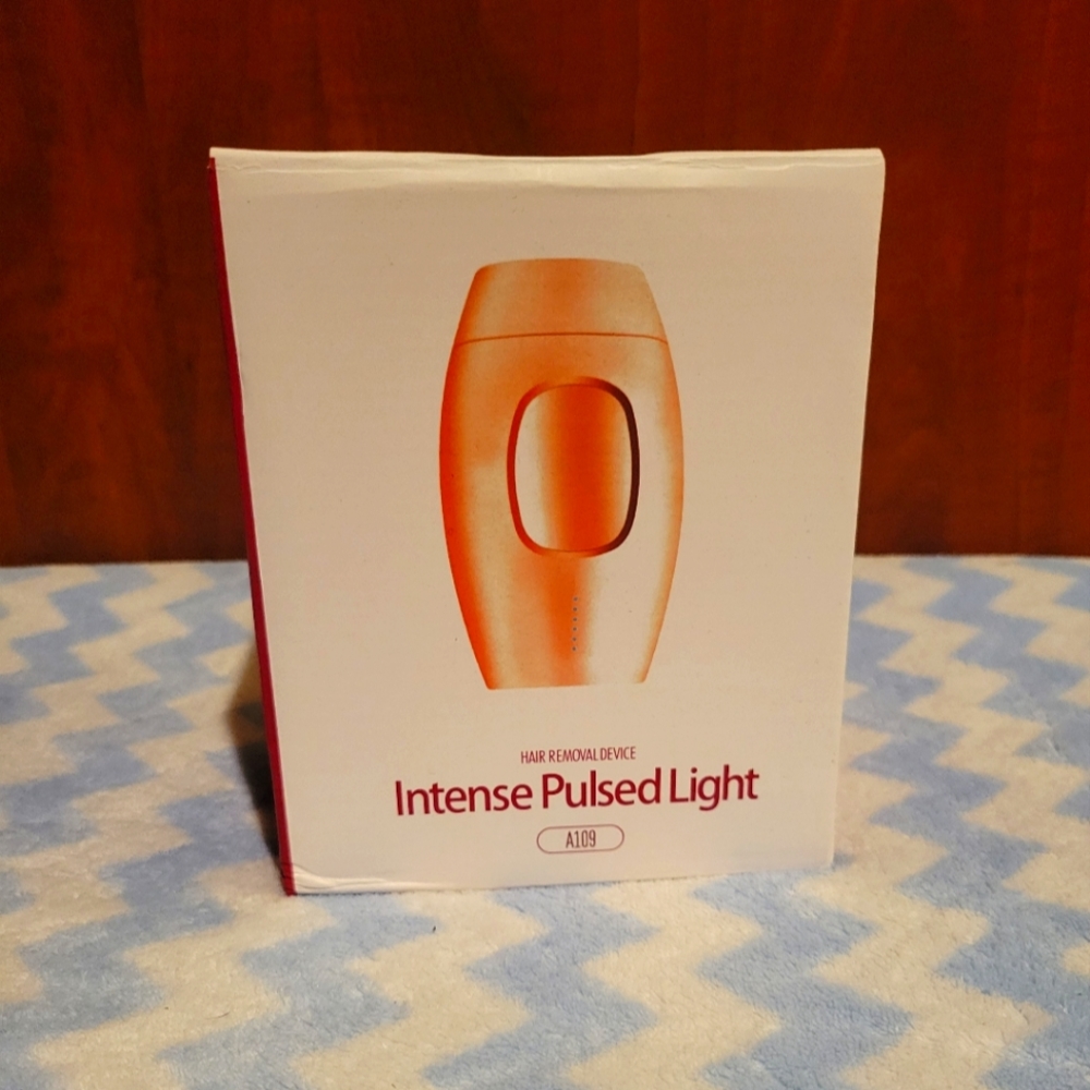 Hair removal device intense pulsed light